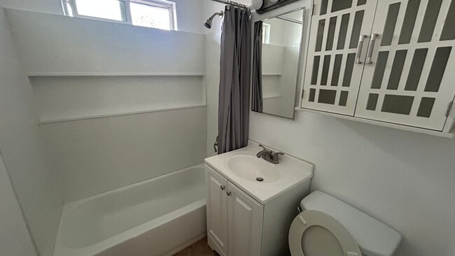 Photo - 632 W 9th St Unit 3