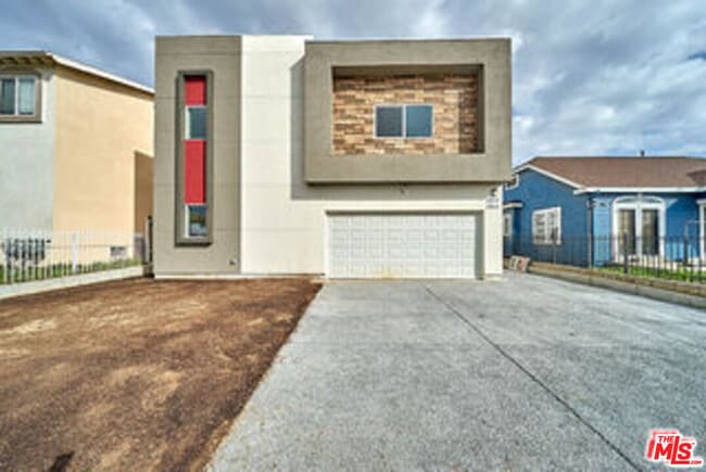 Building Photo - 868 N Edgemont St