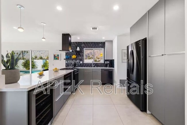 Photo - 945 N Buttonwillow Cir