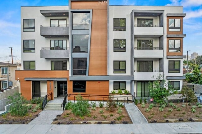Building Photo - 423 Oak St Rental