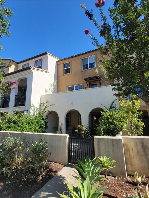 Building Photo - 808 Santa Fe Ave Unit C