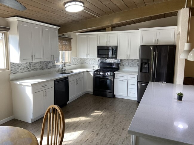 Photo - 4938 54th St