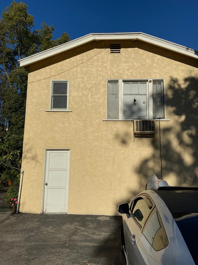 Photo - 928 W Angeleno Ave Unit Apt.c