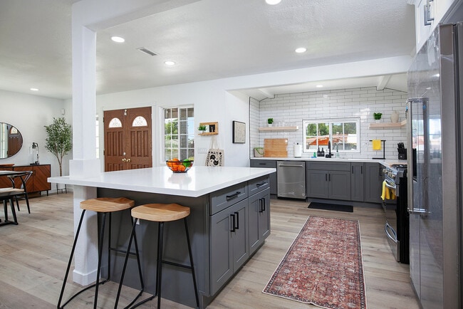 Photo - 5609 Cervantes Ave