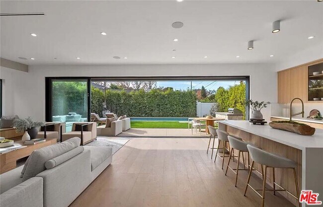 Photo - 4453 Gentry Ave