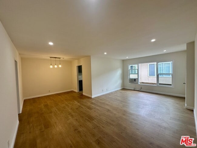 Photo - 1114 S Sherbourne Dr Unit 6