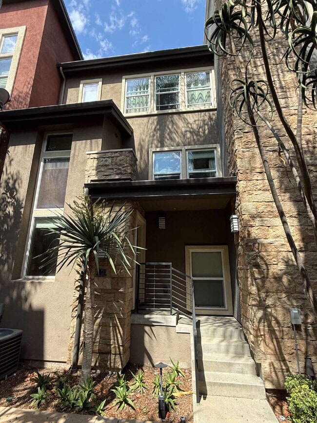 "Modern Comfort Awaits: Spacious 3-Bed, 3.... - "Modern Comfort Awaits: Spacious 3-Bed, 3.... Apartment