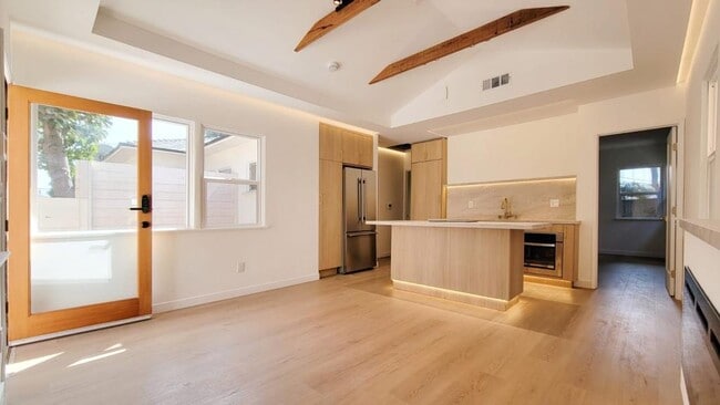 Photo - 1827 Pearl St