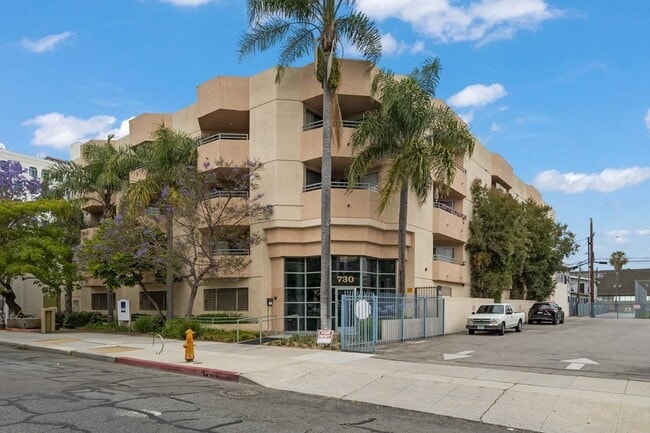 Building Photo - 730 Pine Ave. Rental