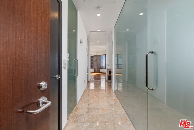Photo - 1100 Wilshire Blvd Unit 2911
