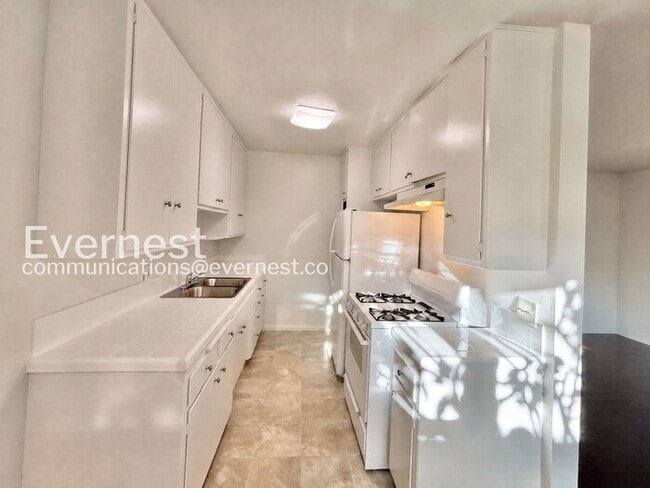 Photo - 1261 E 1st St Unit Apartment 5