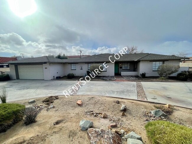 Photo - 1022 W Lancaster Blvd