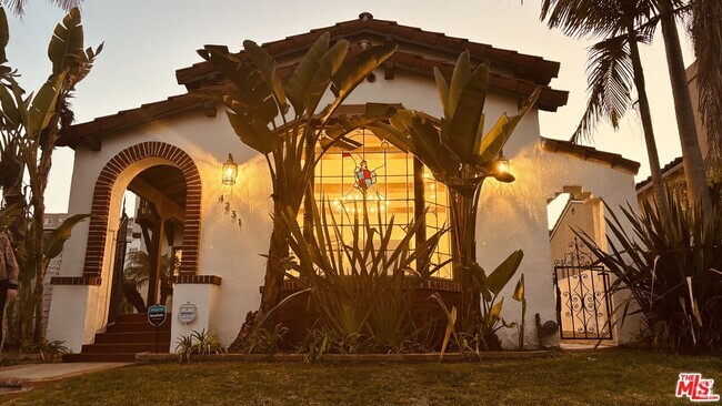 Building Photo - 4231 Angeles Vista Blvd Rental