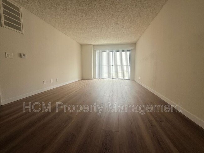 Photo - 10418 Scoville Ave
