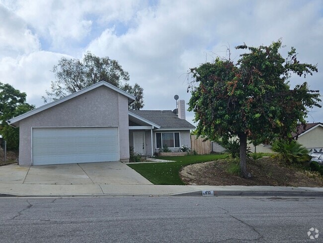 Building Photo - 4 bed 2 bath house