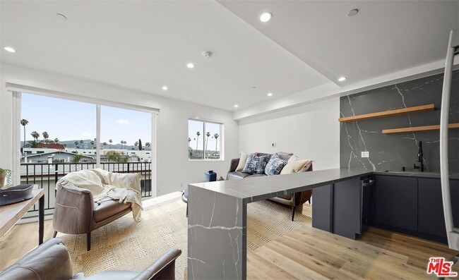 Photo - 849 Mariposa Ave