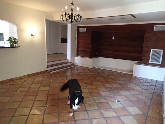 Building Photo - 2047 Ivar Ave Unit 2047