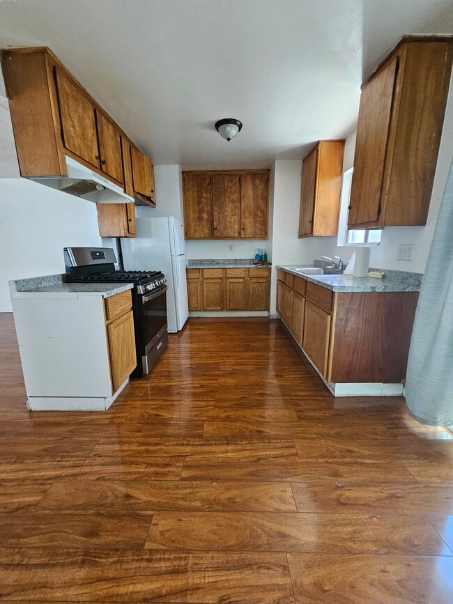 Photo - 4420 W 169th St Apartments Unit lanwdale