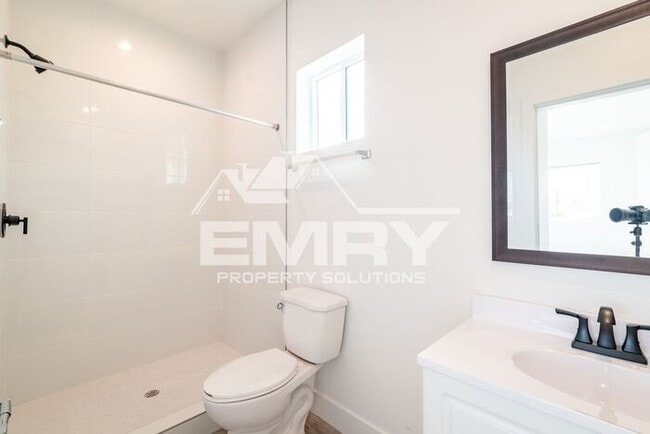 Photo - Student Accommodation Los Angeles CA 90018