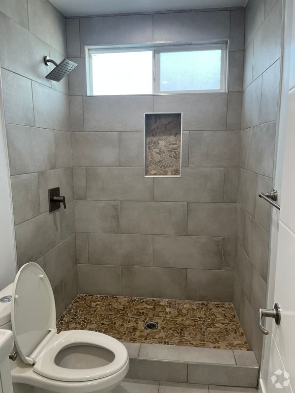 Building Photo - 14706 Cohasset St Rental