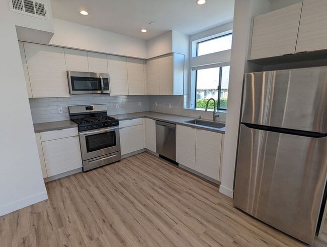 Photo - 338 Mariposa Ave Apartment Unit 301