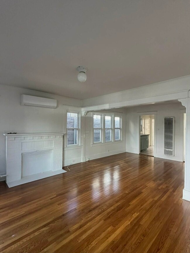 Living room - 1218 Myra Ave Unit 1218