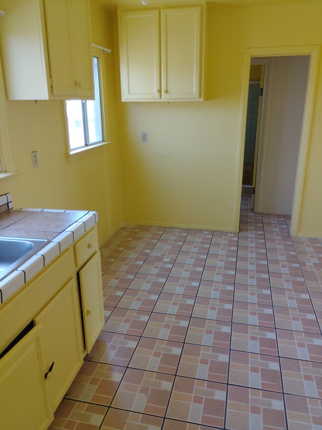 Photo - 627 1/2 W 56th St Unit 627 1/2 W. 56th