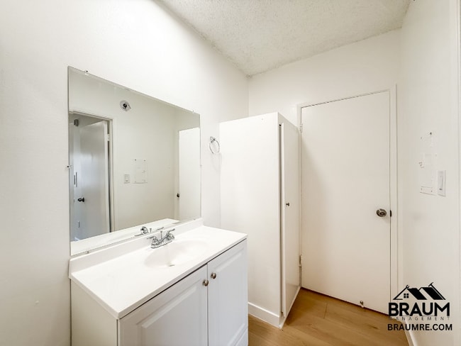 Photo - 5461 Kester Ave Unit 210