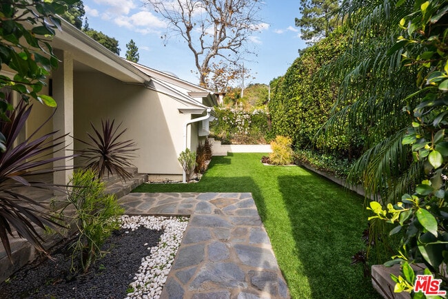 Photo - 1617 Roscomare Rd