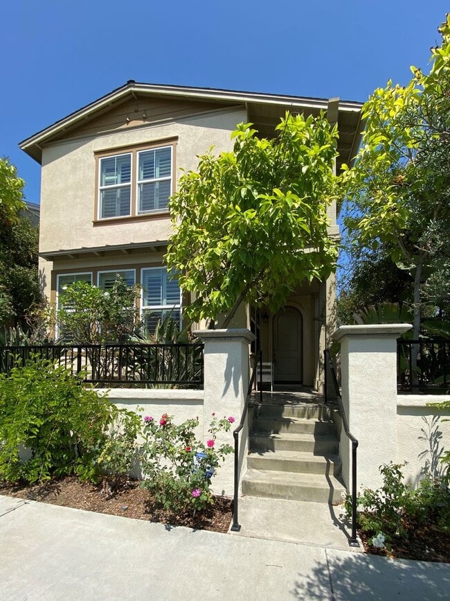 Building Photo - Lovely 3 Bedroom 2.5 Bath Att. Home in Irvine School District