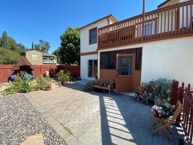 Building Photo - 1918 Carmelina Dr. Unit . Rental