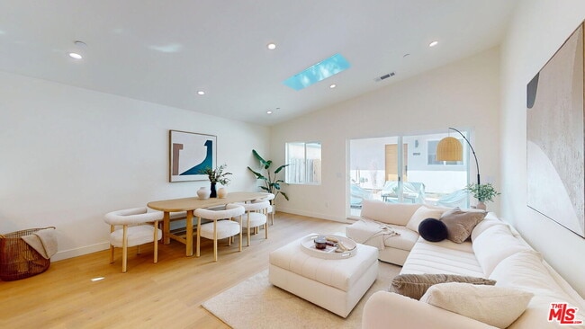 Photo - 6441 Satsuma Ave