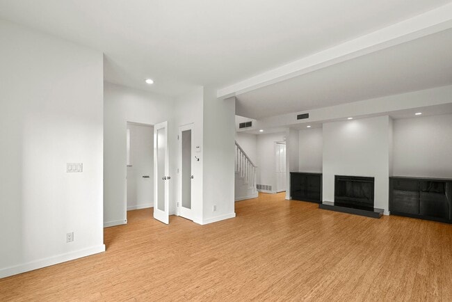 Photo - Gorgeous 3+3 Private Single Family Townhou...