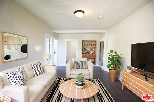 Building Photo - 566 N Juanita Ave