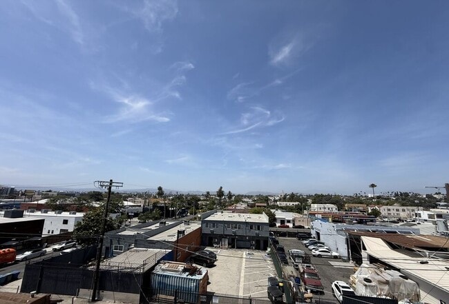 Building Photo - 3420 12th Ave Unit 3420 1/2