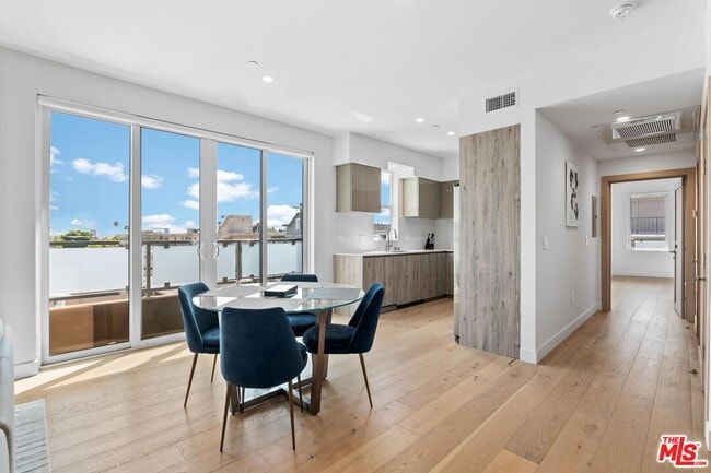 Photo - 1367 N Alta Vista Blvd Unit 304