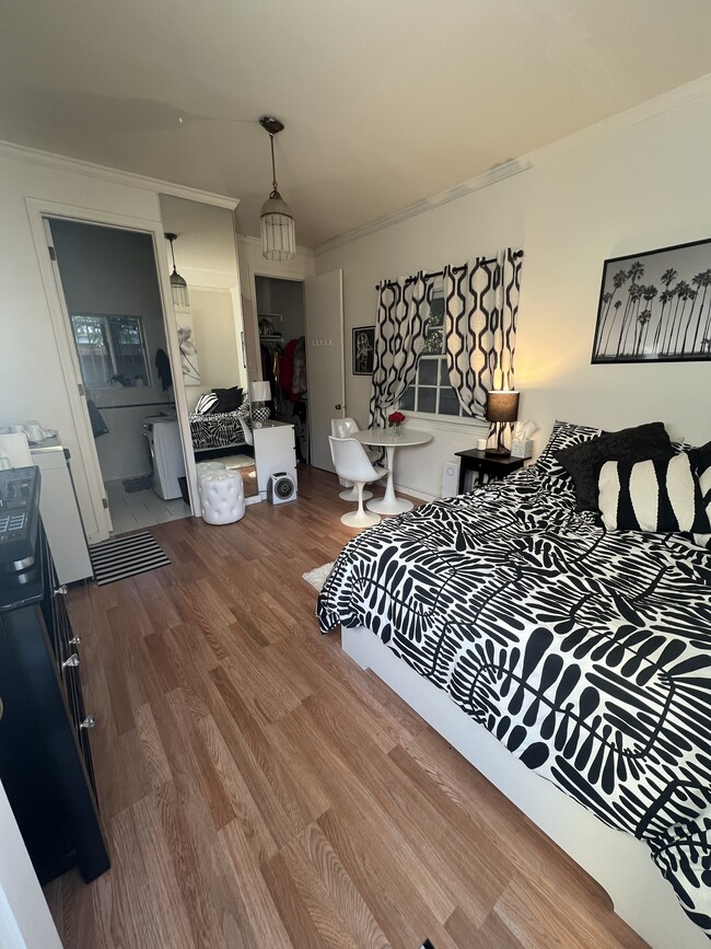 Photo - 532 S Irving Blvd Unit Garden Studio