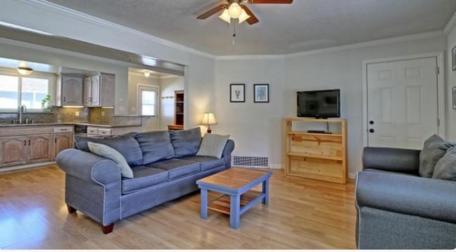 Photo - 157 Newbury Ln