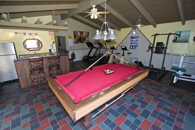 Photo - Chateau Garnet Apartments