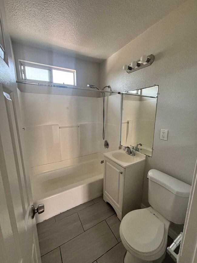 Photo - 1333 E 47th St Unit 1335 1/2