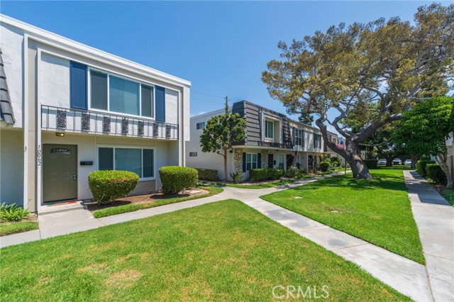 Photo - 10062 Ellis Ave
