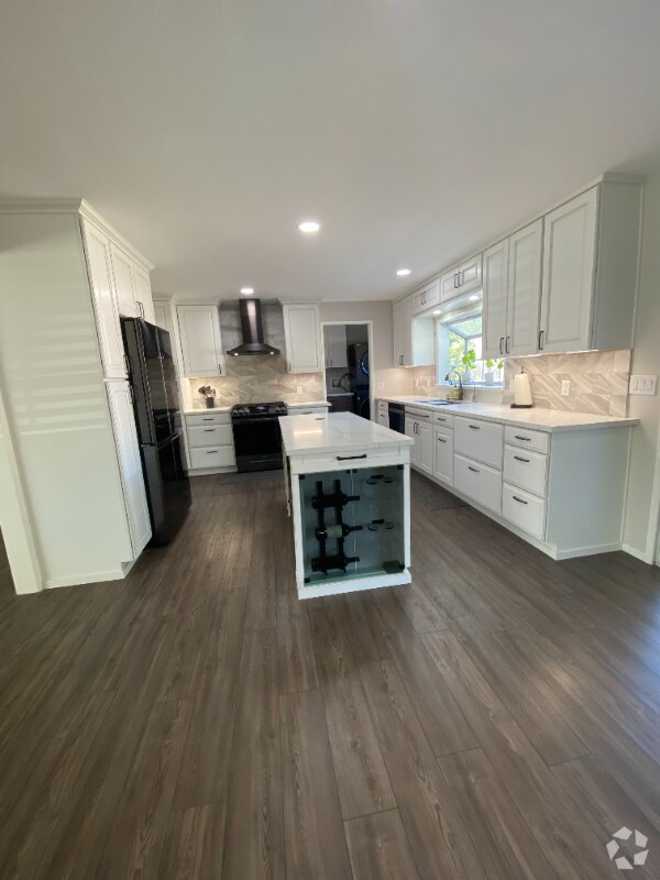 Building Photo - 3148 Waco Ave Rental