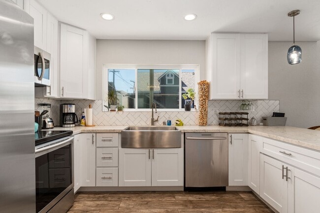 Photo - Fully furnished- North Mission 2 bed 2.5 b...