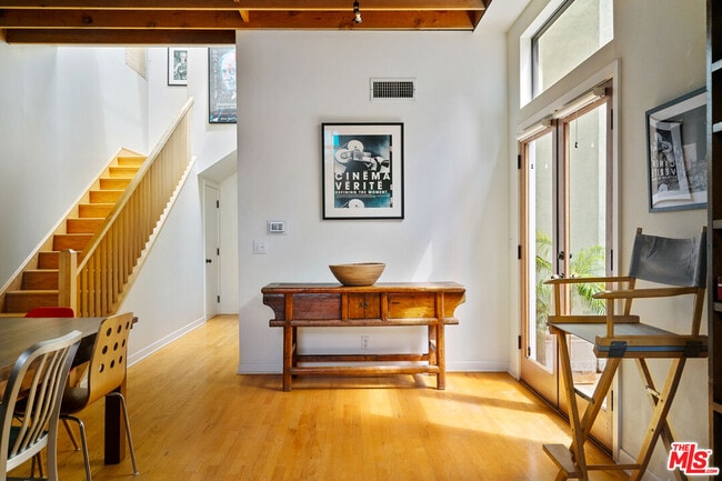 Photo - 726 Nowita Pl