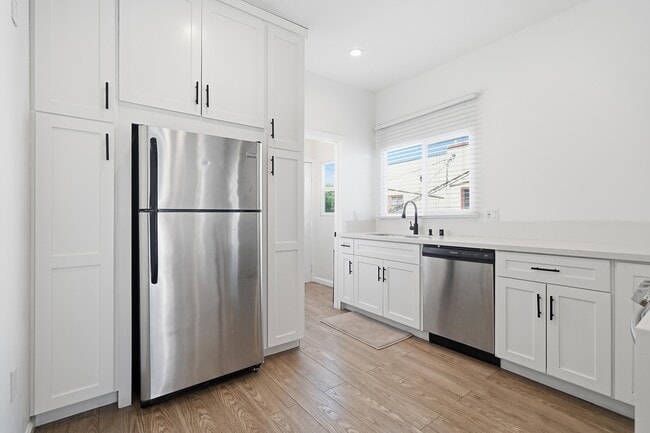 Photo - 455 S Rexford Dr Unit 455 S Rexford Dr #1/2