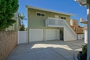 Photo - NEWLY REMODELED, SPLIT-LEVEL 3BR2BA DUPLEX... House
