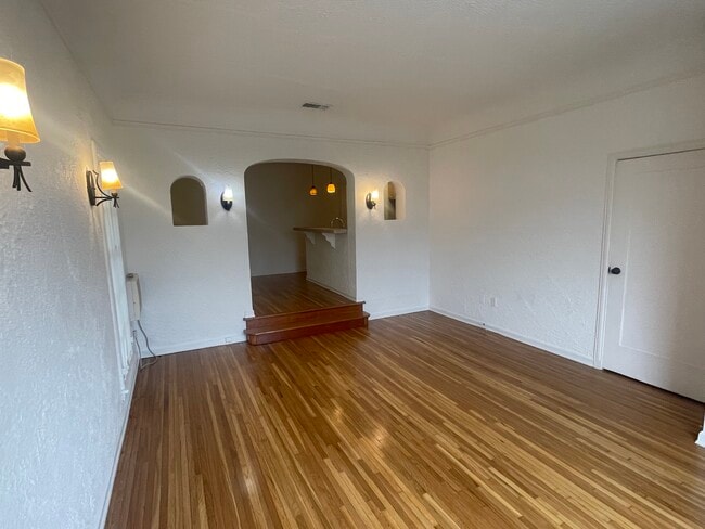 Photo - 642 1/2 Maltman Ave