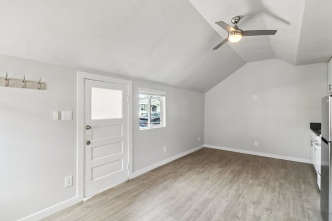 Photo - Experience Coastal Living -  Charming Studio Cottage Just a Stroll from Ocean Beach! Unit 5137 - 01