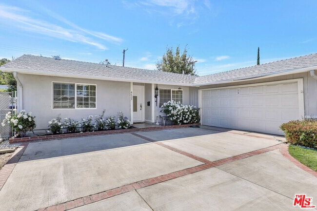 Building Photo - 6421 Franrivers Ave Rental