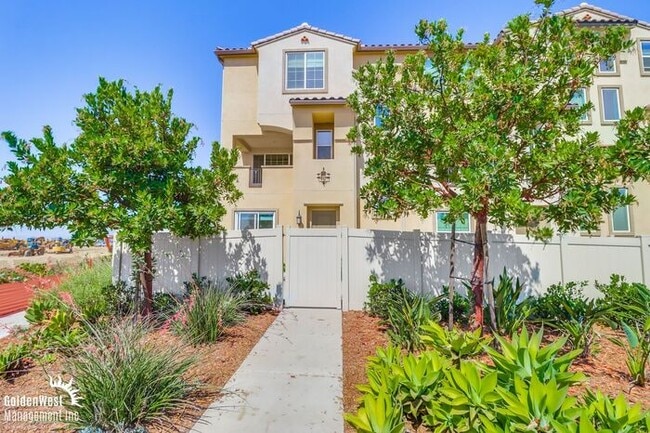 Stunning Corner Unit 4Bdm 3.5Ba Townhome w... - Stunning Corner Unit 4Bdm 3.5Ba Townhome w...